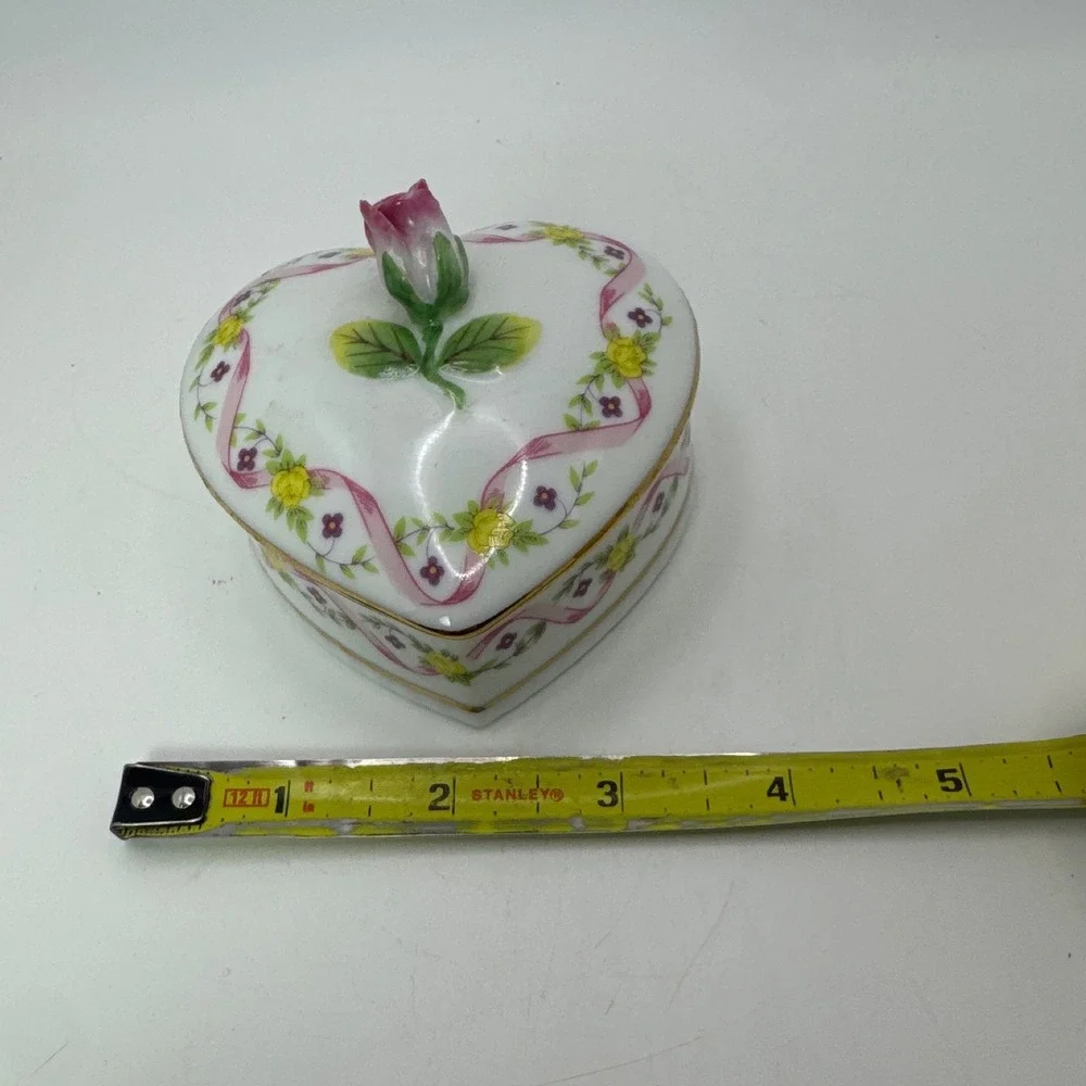 Vintage Lord & Taylor Heart Porcelain Trinket Box Rose Bud Lid Made in Japan